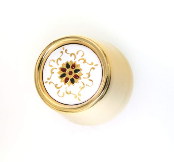 Bouchon a champagne metal dore avec emaux bressans blanc