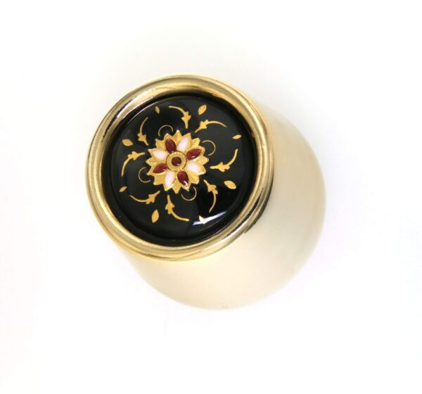Bouchon a champagne metal dore avec emaux bressans noir