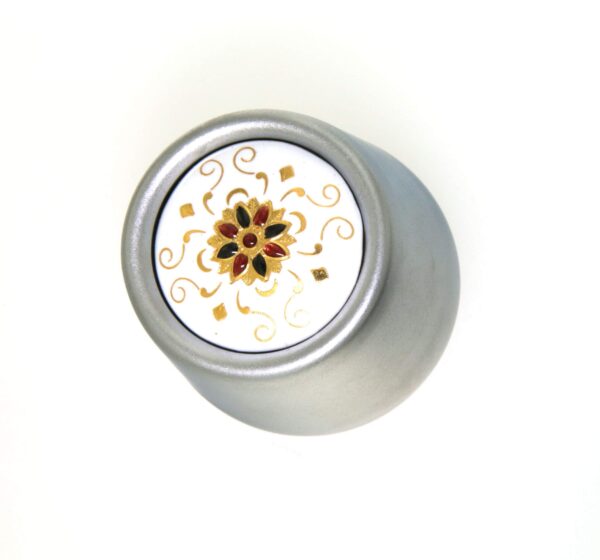 Bouchon a champagne metal gris avec emaux bressans blanc