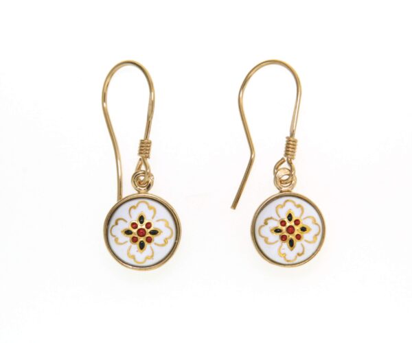 Boucles d'oreilles 1/2 boules pendantes systeme col de cygne blanc