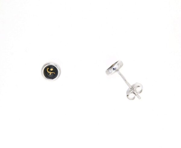 Boucles d'oreilles clous petit rond systeme papillon noir