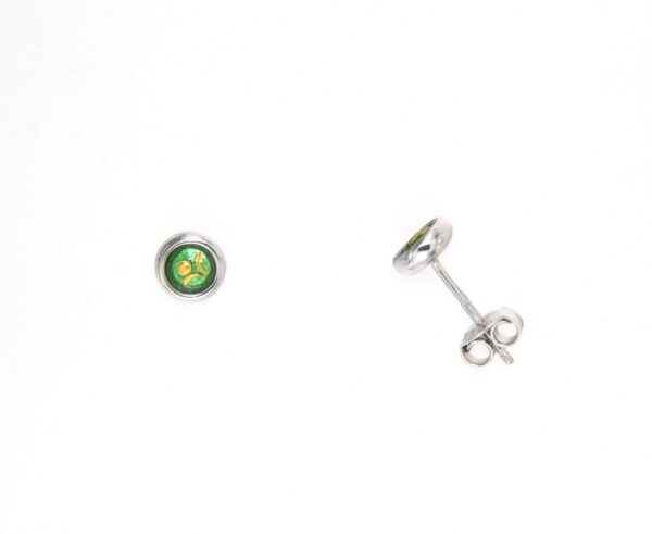 Boucles d'oreilles clous petit rond systeme papillon vert chartreuse