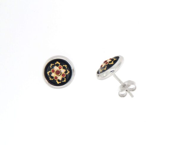 Boucles d'oreilles clous rond moyen modele systeme papillon noir