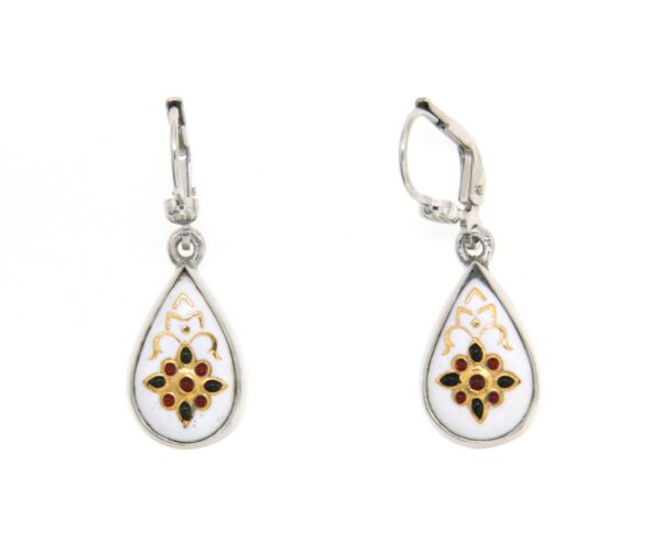Boucles d'oreilles gouttes systeme dormeuse blanc