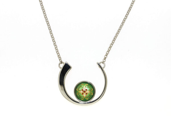 Collier motif croissant de lune vert chartreuse