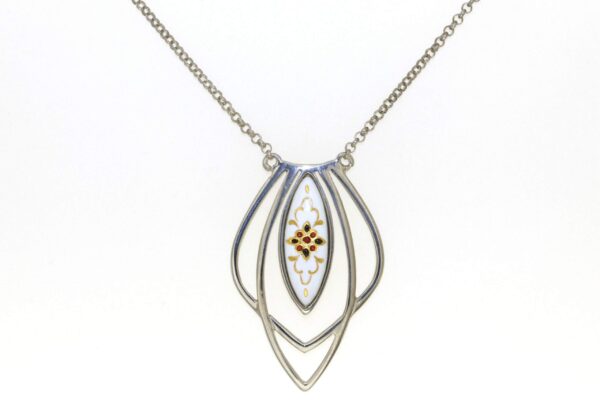Collier navette motif ajoure blanc